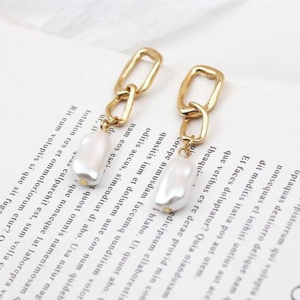 Chain With Pearl Earrings